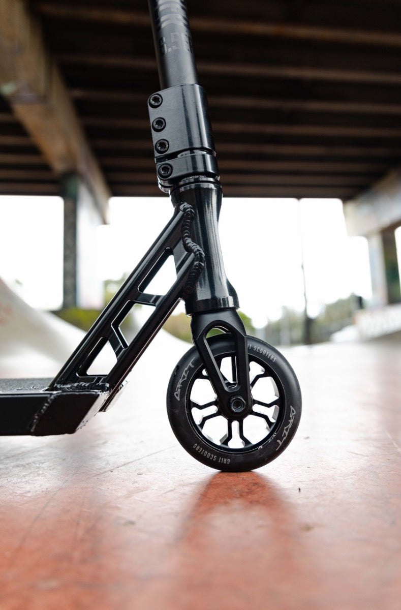 Grit Elite 6er Scooter Black Satin