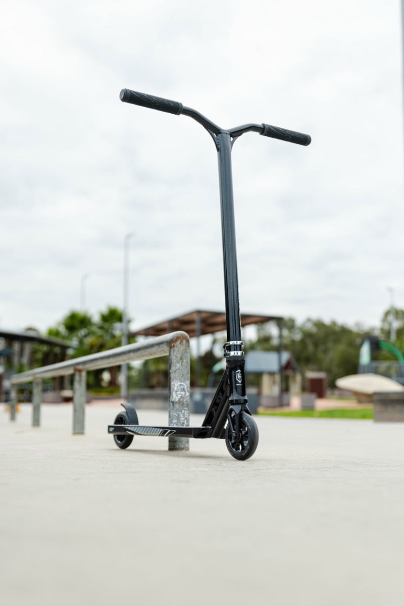 Grit Elite 5er Scooter Blackened