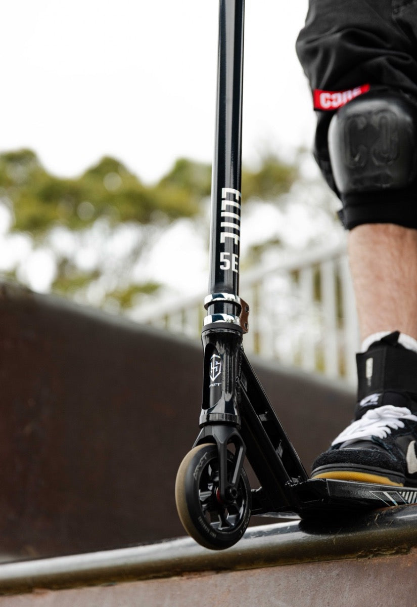 Grit Elite 5er Scooter Black Satin