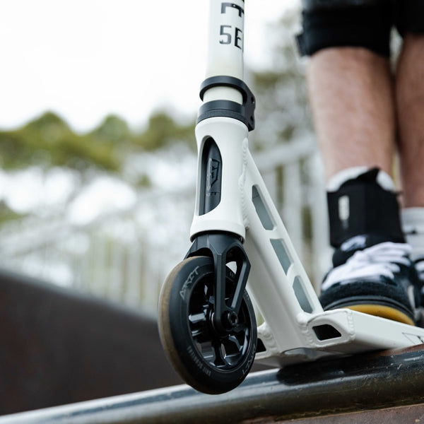 Grit Elite 5er Scooter White Satin