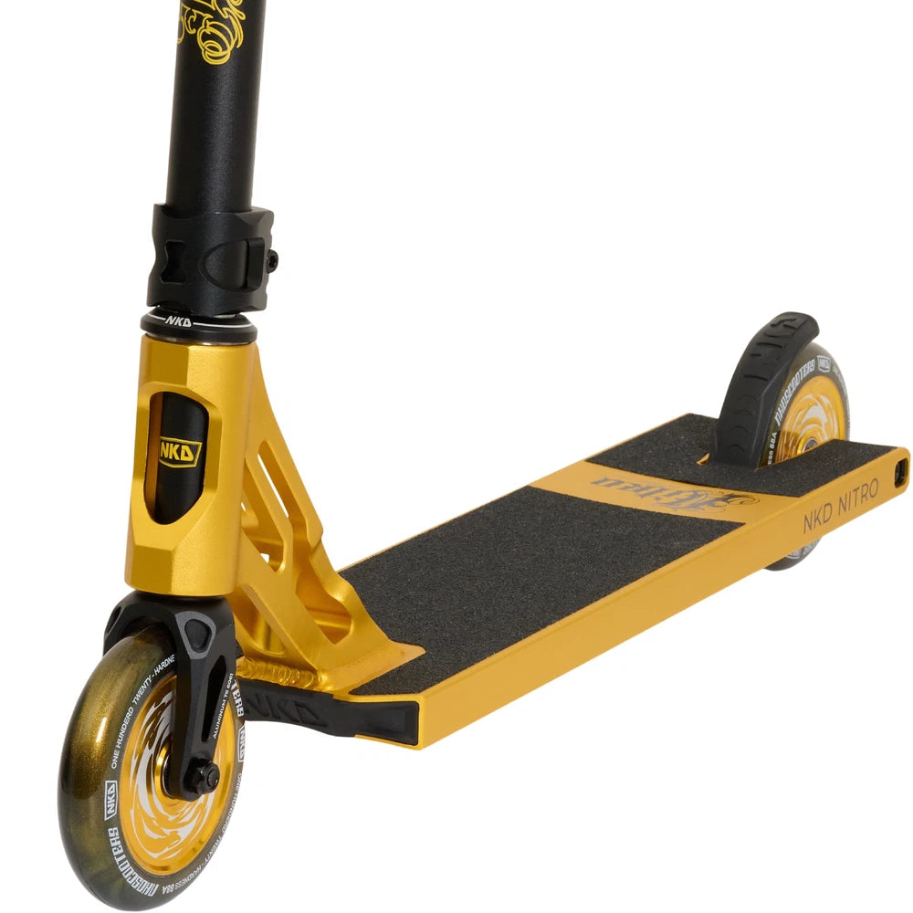 NKD Stuntstep Nitro Goud / Zwart 82cm