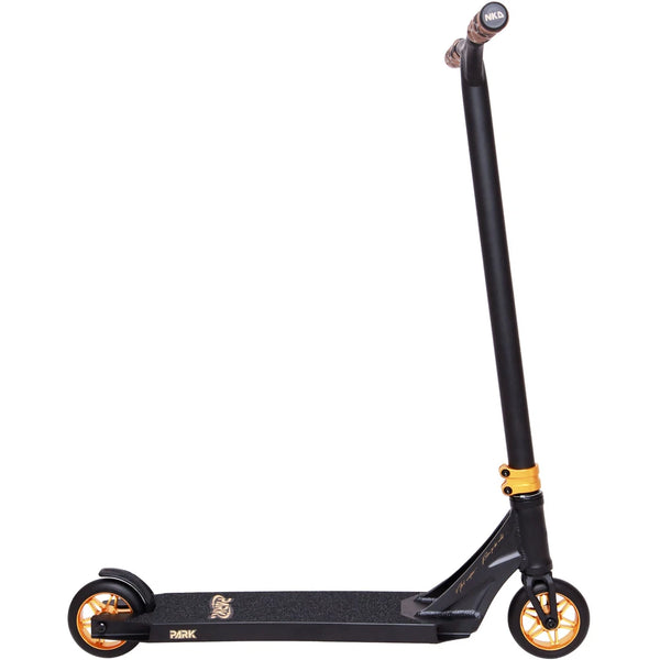 NKD Park Stuntstep Zwart Goud 84cm