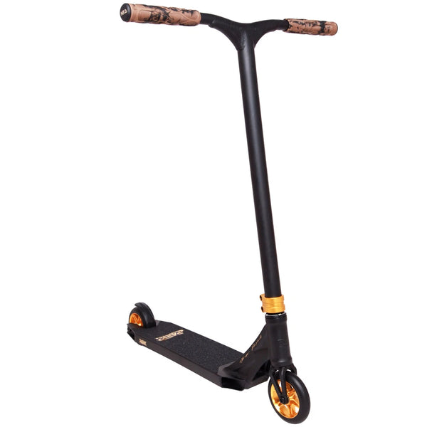 NKD Park Stuntstep Zwart Goud 84cm