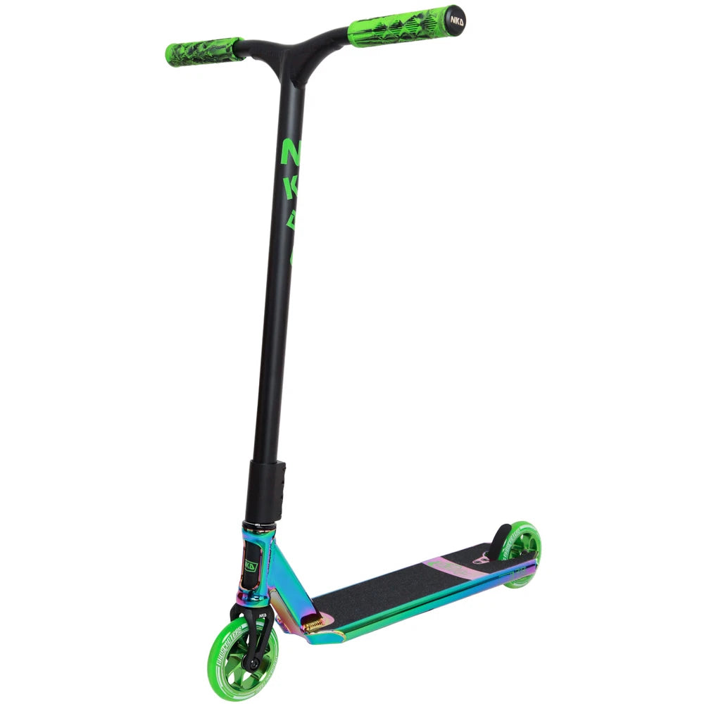 NKD Fuel Stuntstep Neochrome Zwart 84cm