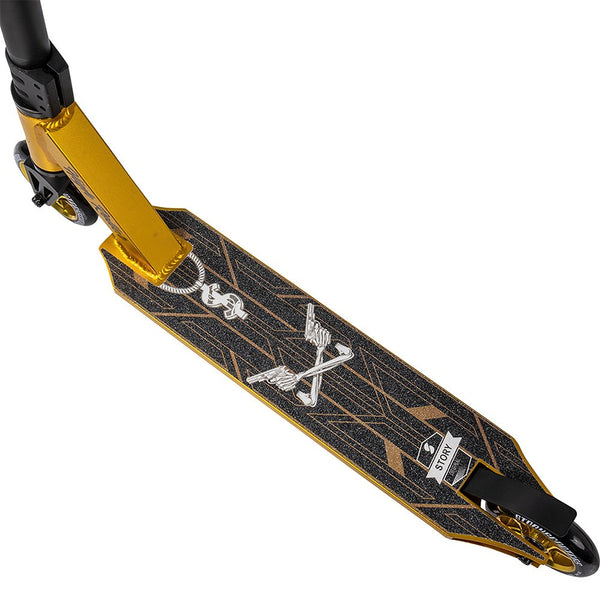 Story High Roller Stuntstep Zwart Goud 84cm