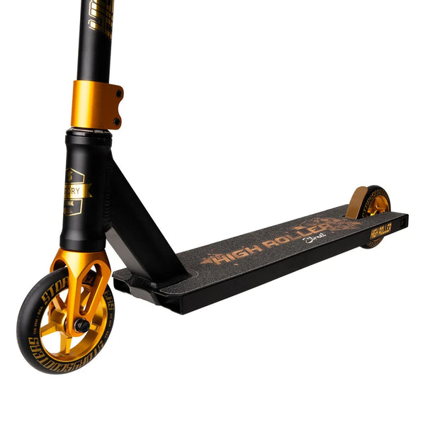 Story Extra High Pro Stuntstep Zwart Goud 87cm