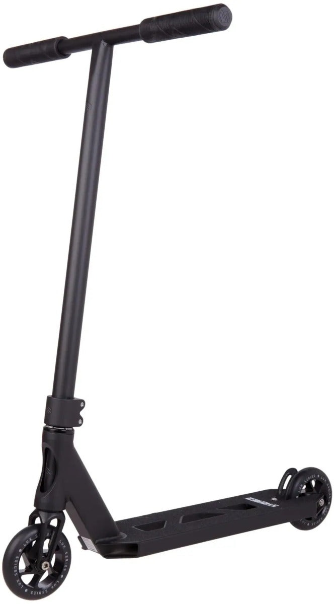 Striker Essential L Scooter Black