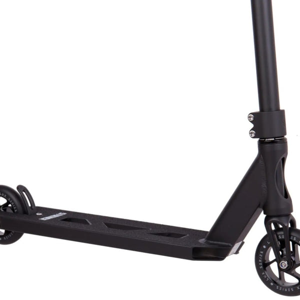 Striker Essential L Scooter Black