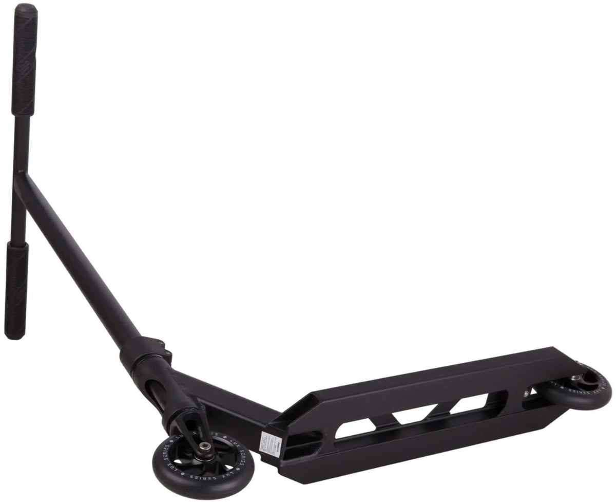Striker Essential L Scooter Black