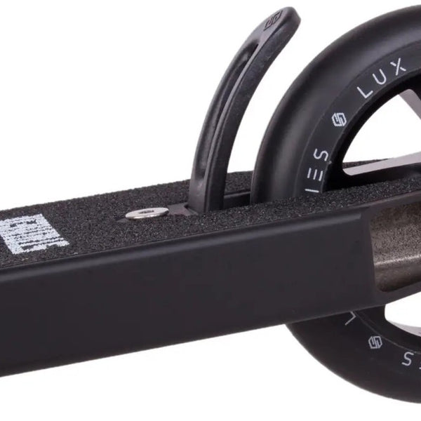 Striker Essential M Scooter Black
