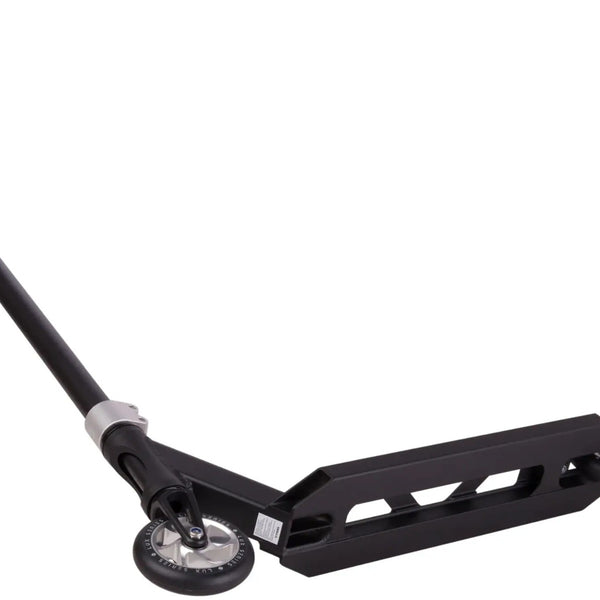 Striker Essential L Scooter Black Silver