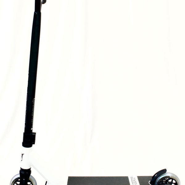 Invert Supreme FS2 Scooter White/Black